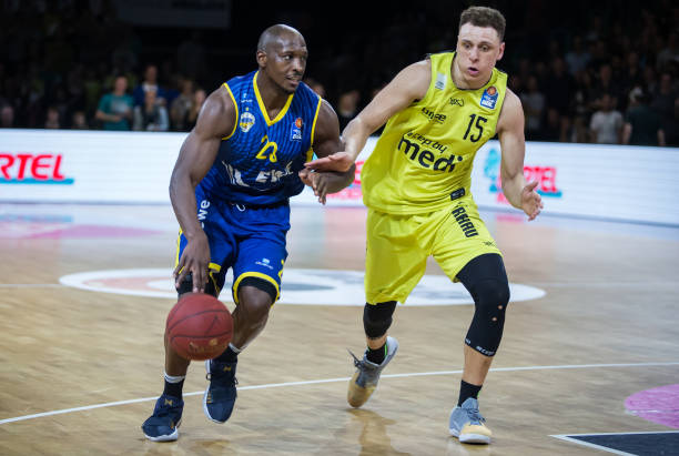 出球队的 出球队的