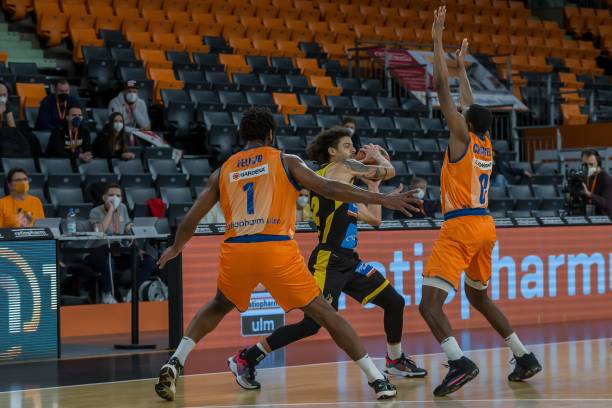 球场多面手 球场多面手